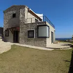 Denize Sifir Restore Edilmis Ahsap Tavan Tas Villa